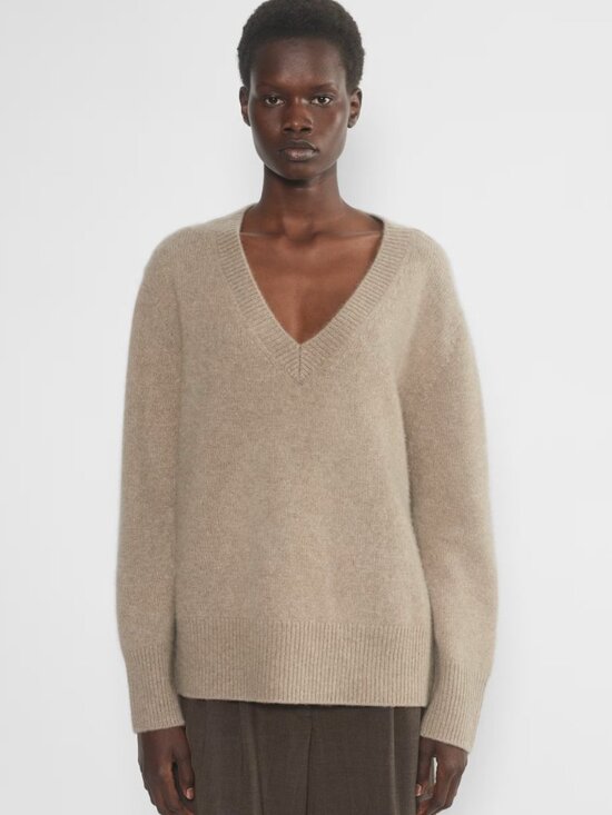 Aritzia Sweaters - Aritzia Plush Cashmere Sculptor Sweater in Heather Nomad Taupe